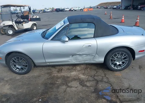 1999 Mazda Mx-5 Miata Leather Pkg/Popular Equipment Pkg/Sports Pkg/Touring Pkg z USA, uszkodzony, nr VIN JM1NB3530X0102896
